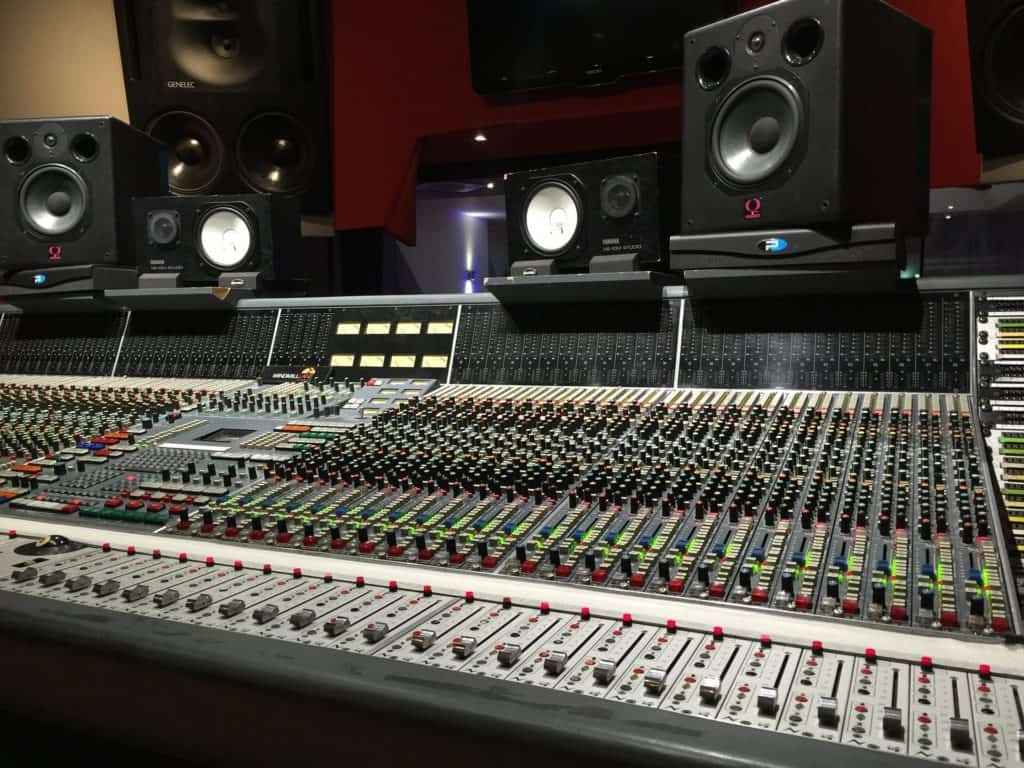 mixing & mastering engineer studio setup